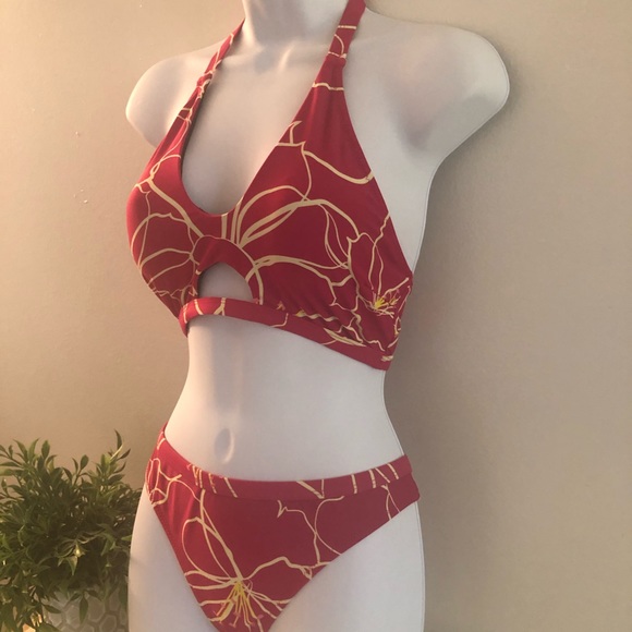 CUPSHE Red Bikini 👙 - Picture 4 of 14